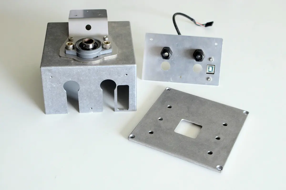 Steering shaft and centering mechanism